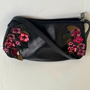 Kind of clutch black leather with color flower the same leather